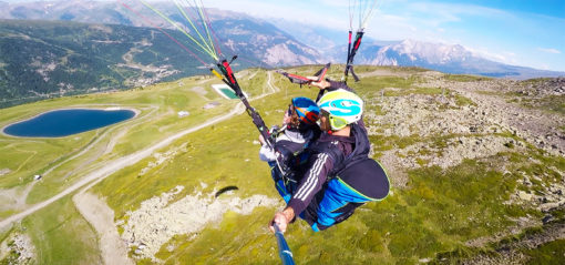 Baptême en parapente l'été dans la vallée de la Maurienne en Savoie