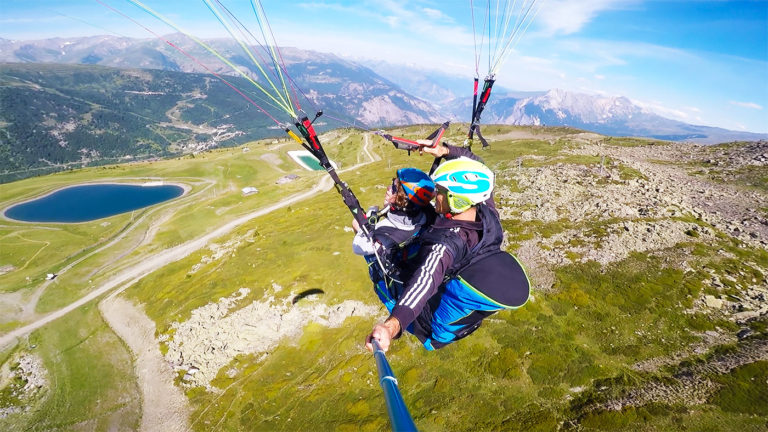 Parapente vue sur le lac