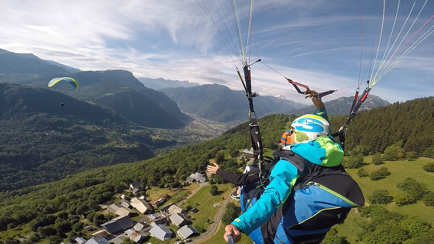 Vol en parapente en Savoie à Valmeinier dans la vallée de la Maurienne
