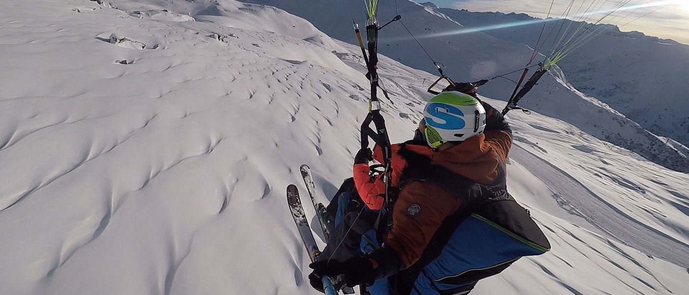 Vol en parapente l'hiver à Valmeinier